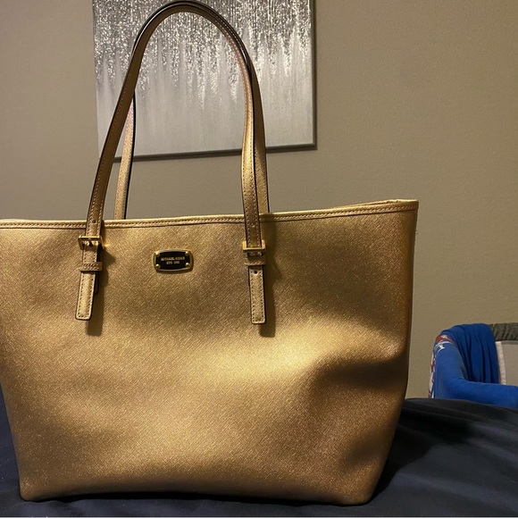 EUC Michael kors gold XL tote bag - Picture 3 of 17
